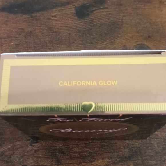 Too Faced Bronzer - Picture 5 of 5